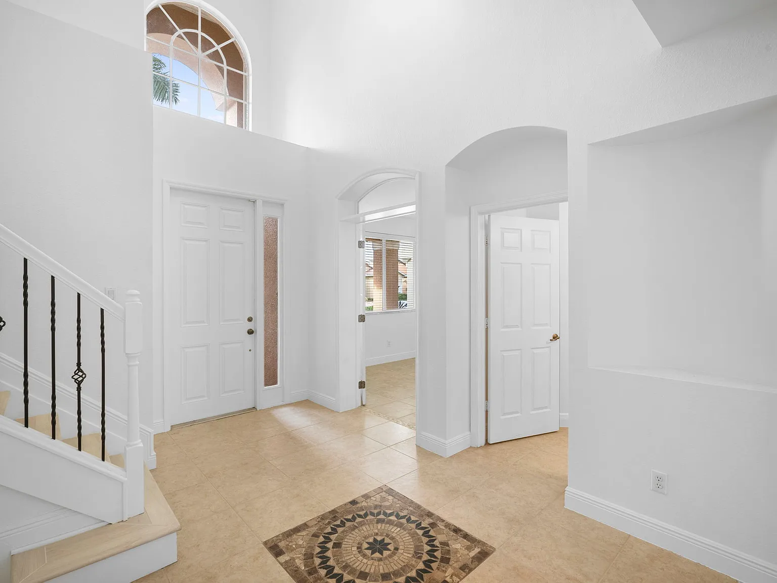 4 bed, 2877 sqft, $4,250 — Photo 3