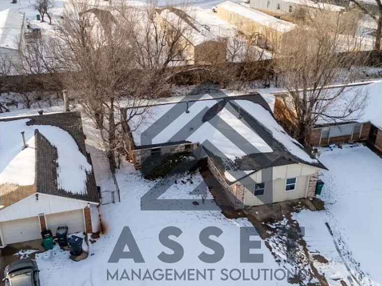 4825 S Fairmont Ave — Photo 3