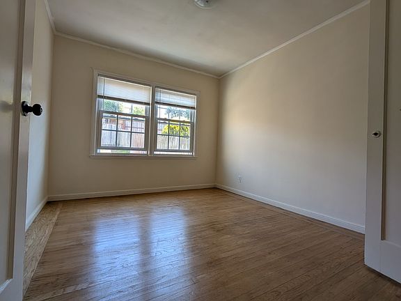 4th image of 154 Beverly St