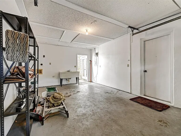 2833 Orange Tree Cir N #C — Photo 31