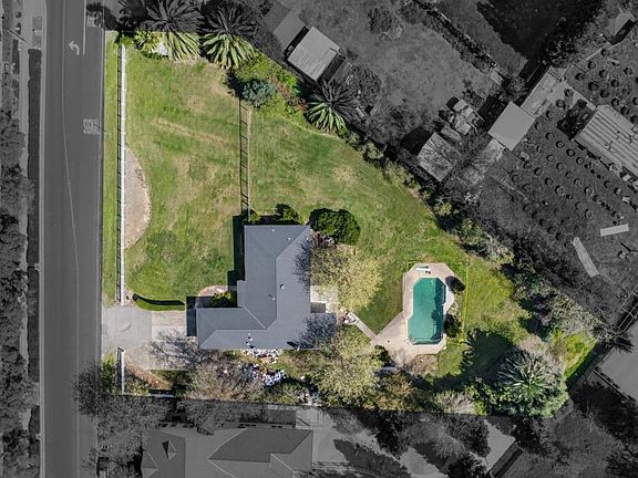 3rd image of 2455 Higgins Rd