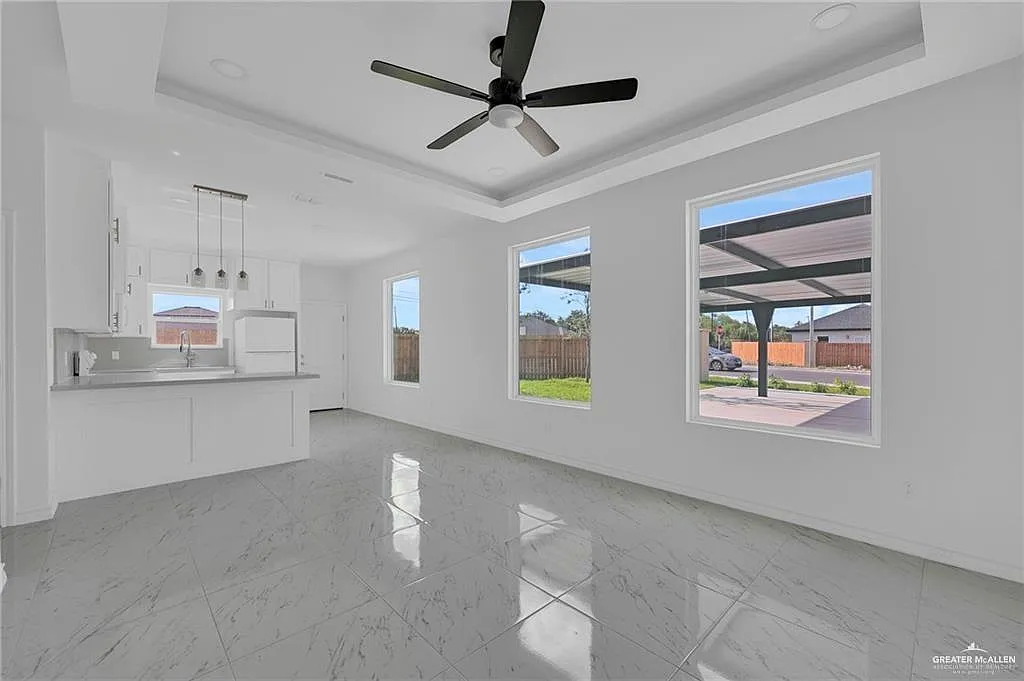 2 bed, 2.0 bath, 950 sqft, $1,100 — Photo 2