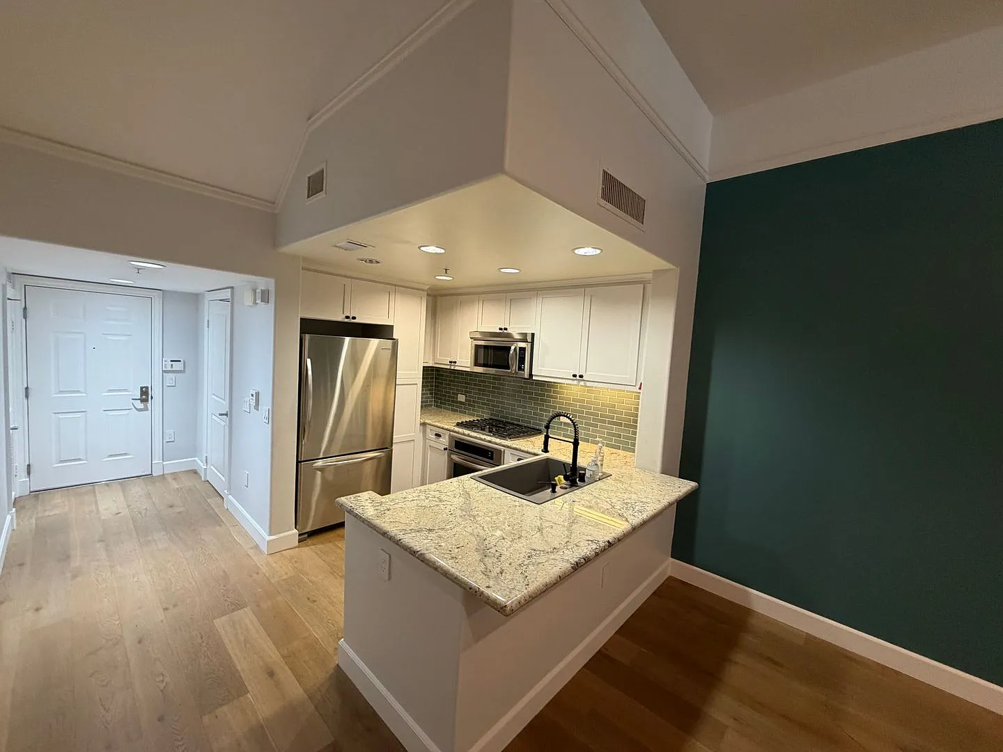 931 Walnut — Photo 3