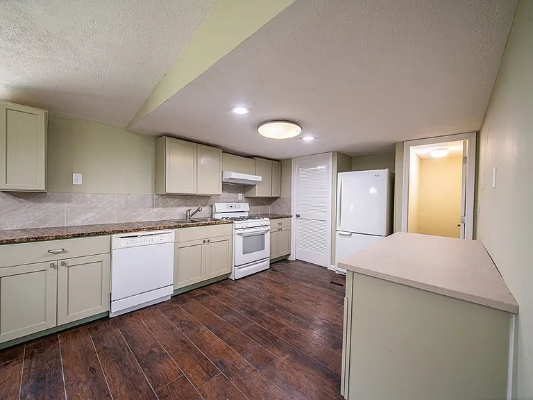70 Shephard Dr — Photo 19
