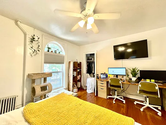 Rented by Pear NYC LLC | media 24