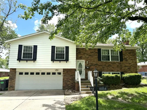 1004 Southgate Dr, Belleville, IL 62223