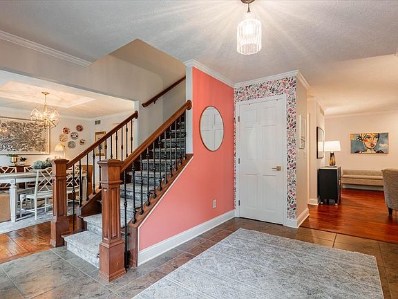3rd image of 2202 Hedgewood Dr
