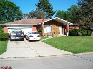 13830 Le Sabre Dr, Florissant, MO 63034