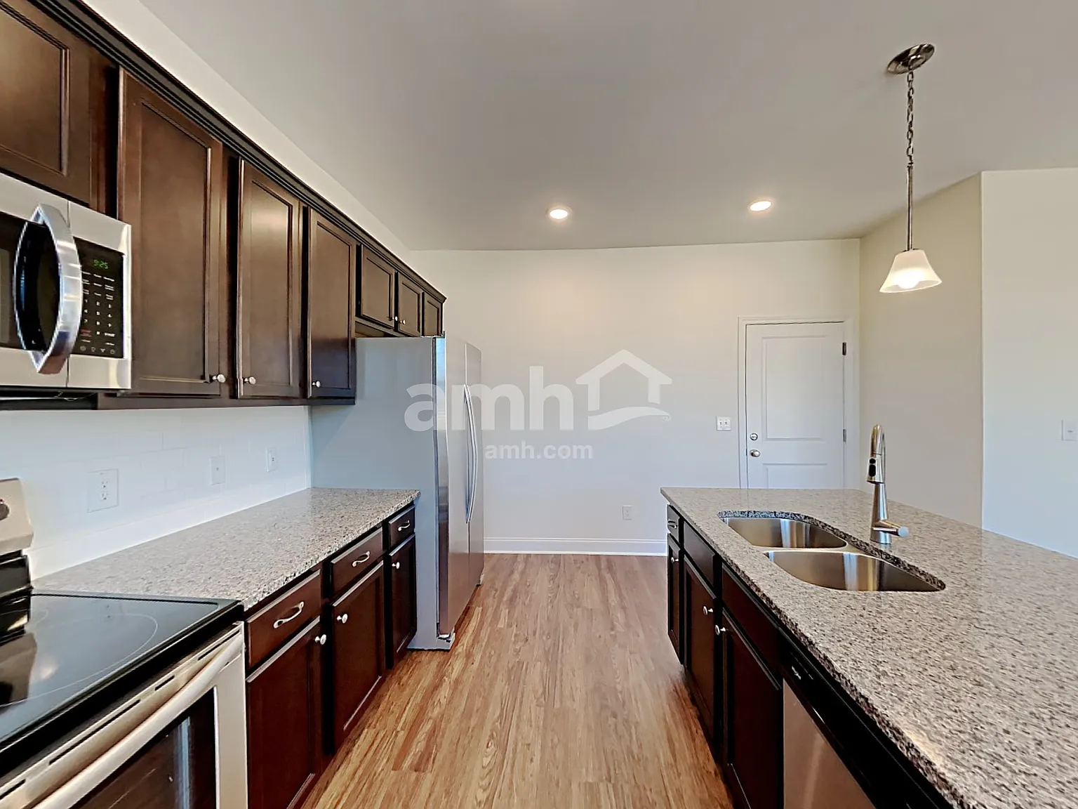 3 bed, 2.5 bath, 1973 sqft, $2,380 — Photo 3
