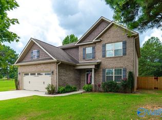 1302 Crown Pointe Dr NE, Hartselle, AL 35640