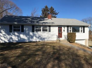 1 Seaboard Ct, Middletown, RI 02842