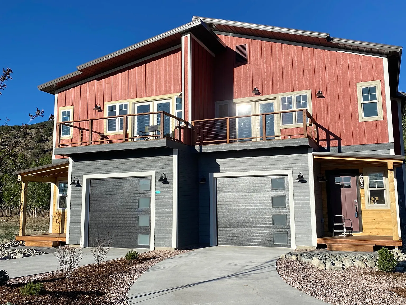 408 Eddy Ln — Photo 1