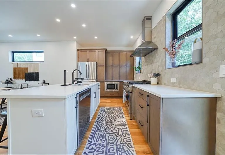 829 Barnett St NE — Photo 13