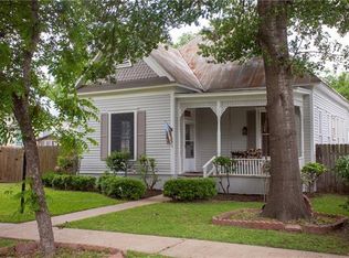 504 Gresham St, Smithville, TX 78957