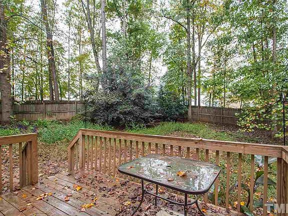 5th image of 371 Riverstone Dr