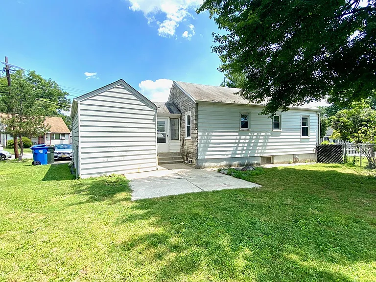 439 Hudson Blvd — Photo 11