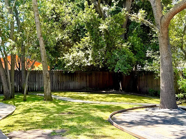 8815 Kelley Dr — Photo 24