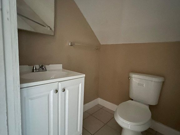 2nd image of 6953 S Artesian Ave #2N