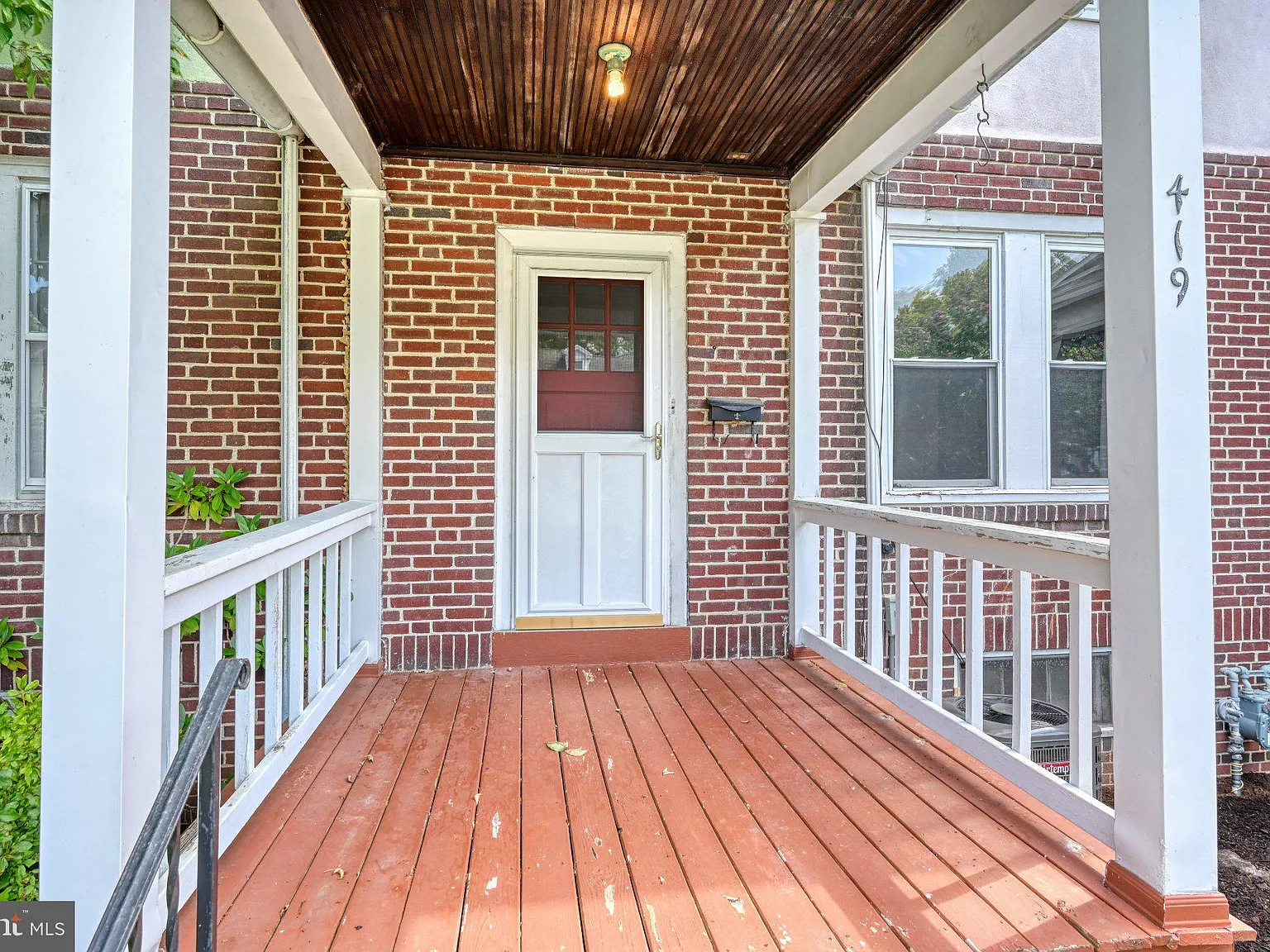 3 bed, 1.5 bath, 1232 sqft, $2,200 — Photo 2