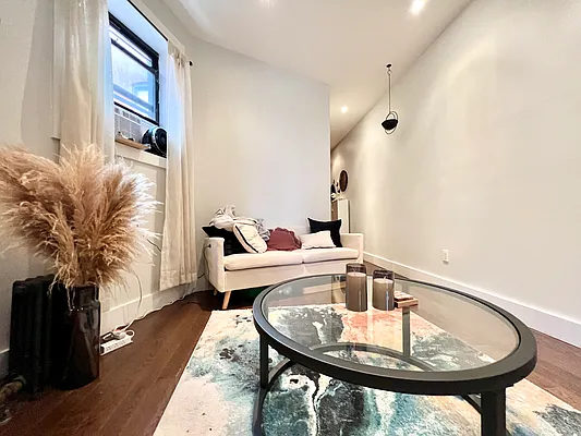 Rented by Pear NYC LLC | media 12