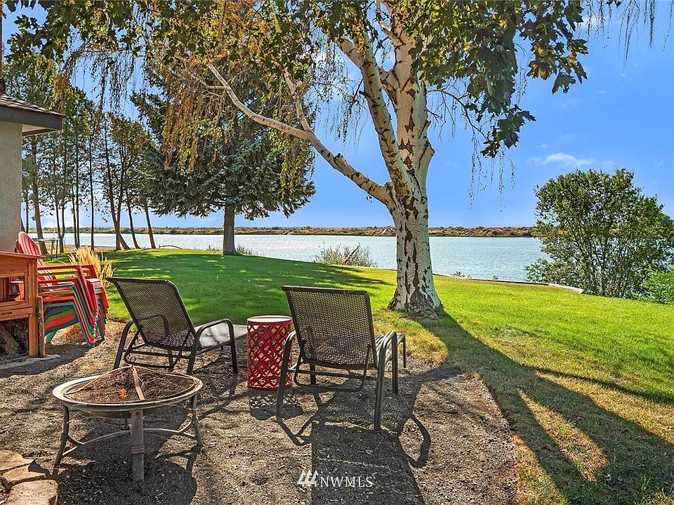 1st image of 3904 W Lakeshore Dr