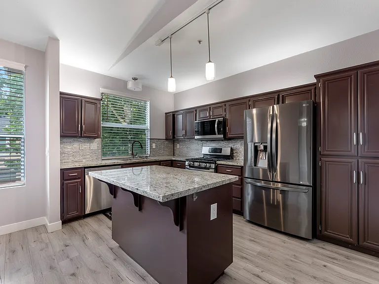 1007 Esparanza Way — Photo 9