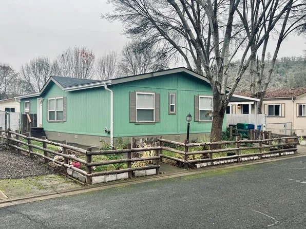 633 E Archwood Dr Unit 46, Eagle Point, OR 97524