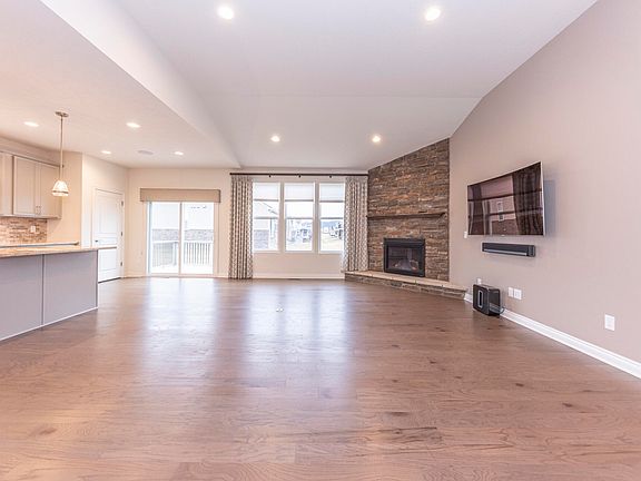 4th image of 583 Ivyland St