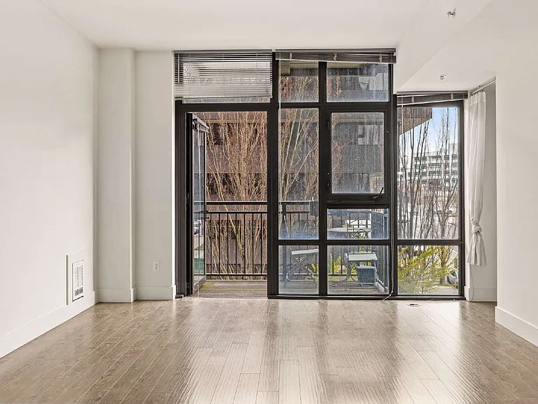 2911 2nd Ave #404 — Photo 7