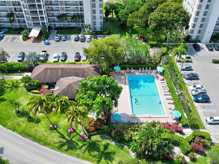 3050 N Palm Aire Dr #505 — Photo 39