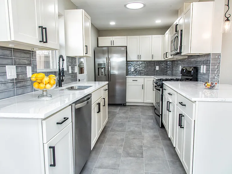 2620 S Holly St — Photo 24
