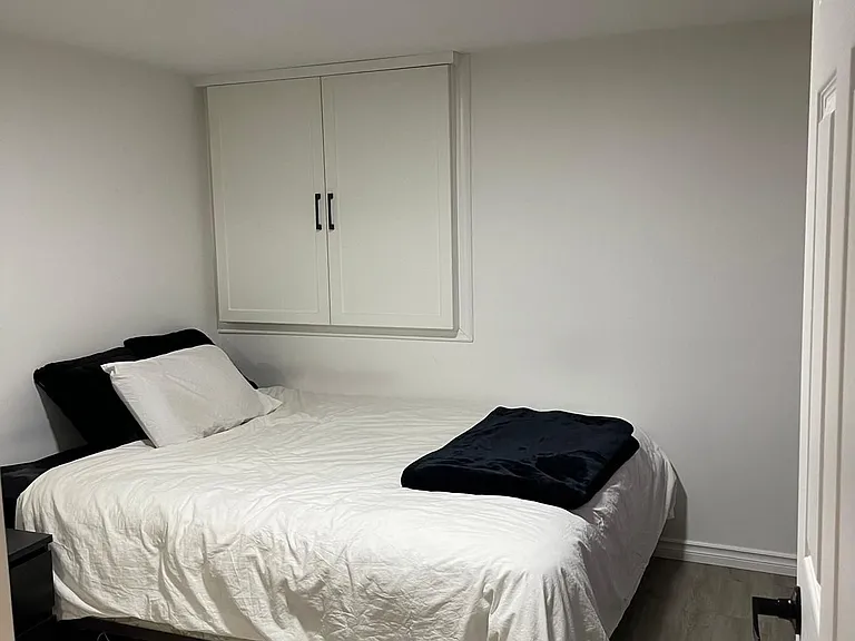 1387 Sault St #B — Photo 9