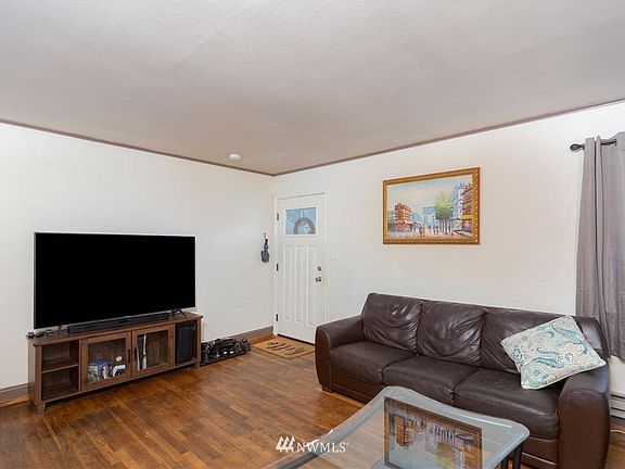 5th image of 1326 Ellinor Ave