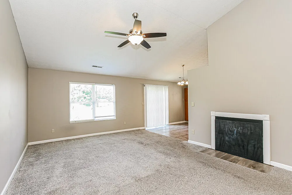 3 bed, 2.0 bath, 1370 sqft, $1,930 — Photo 4