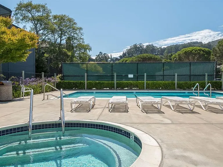 21 Cypress Pl — Photo 3