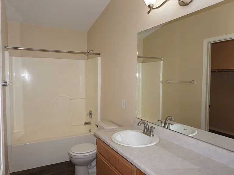 2201 S Saint Suzanne Dr — Photo 34
