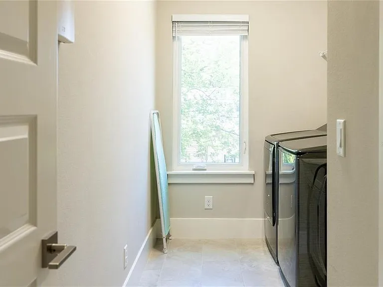 200 E Grant St — Photo 27