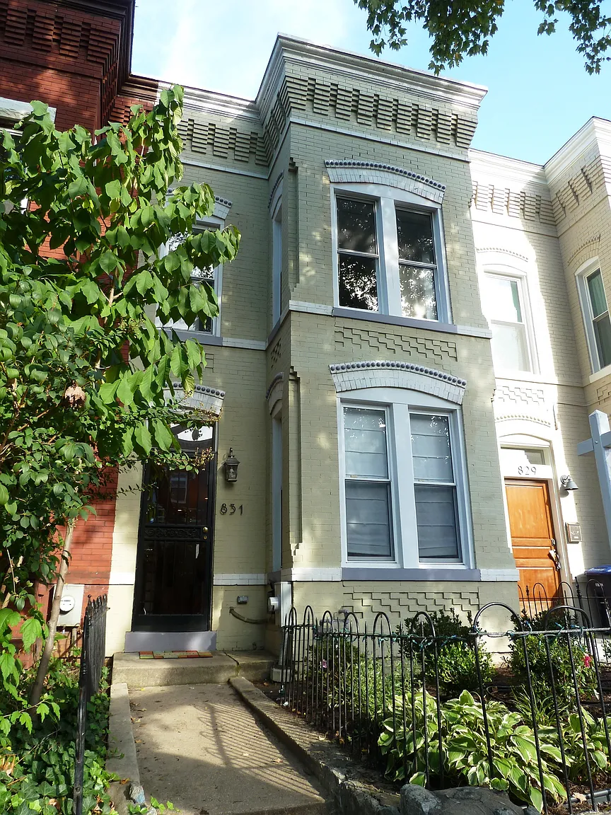 831 11th St NE photo 1