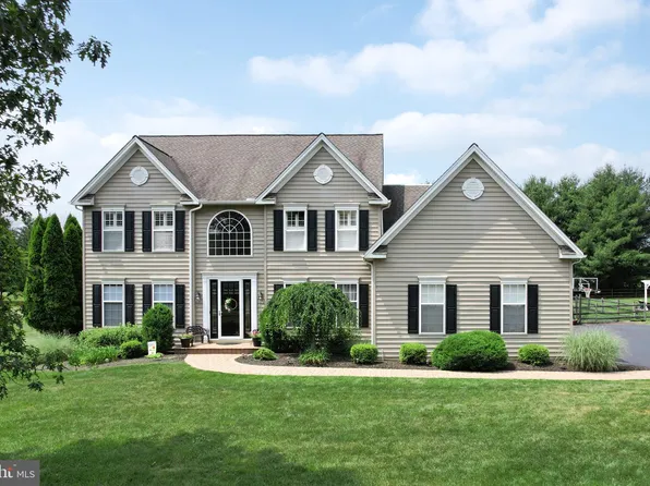 21 Woodside Farm Dr, Garnet Valley, PA 19060