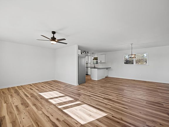 4th image of 950 Durkee Rd SE