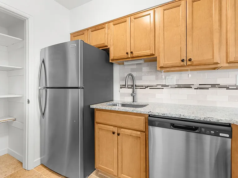 625 Manhattan Pl #109 — Photo 7
