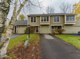 8 Cromwell Dr, Halfmoon, NY 12065