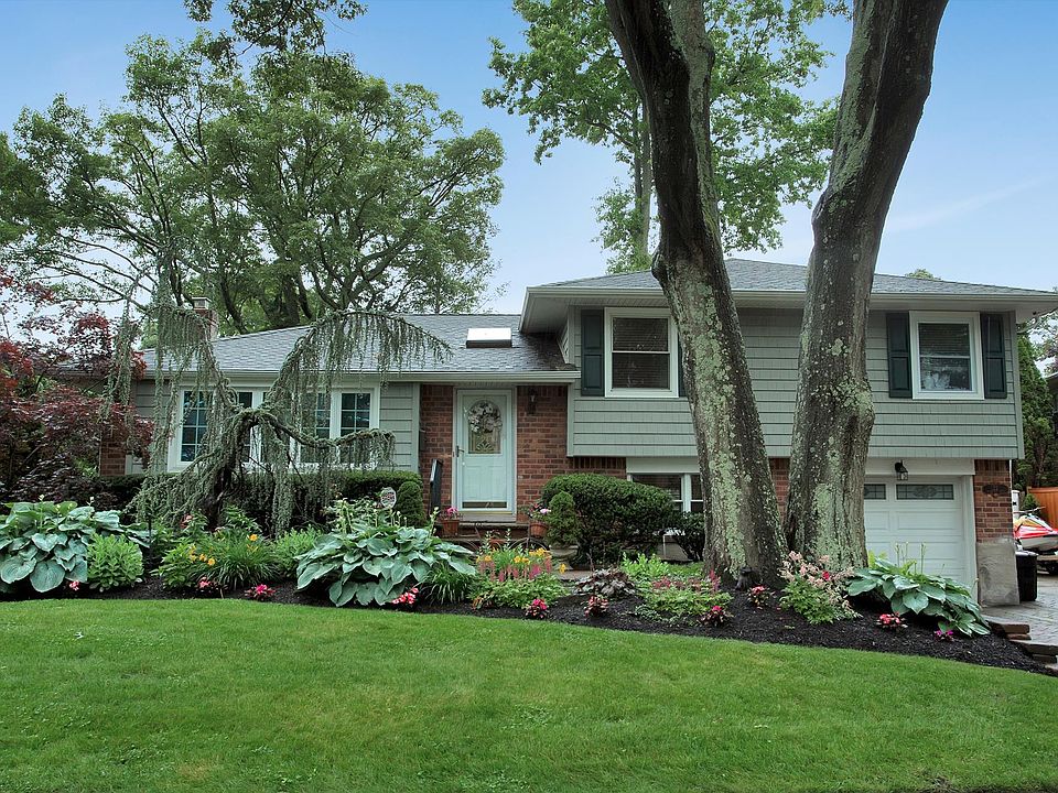 1st image of 22 Francesca Dr