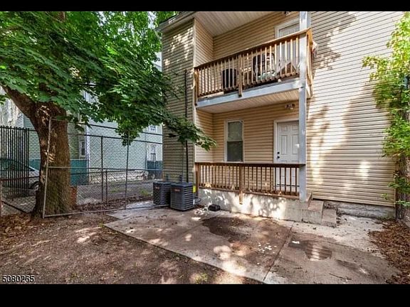 5th image of 650 S 19th St Floor 3
