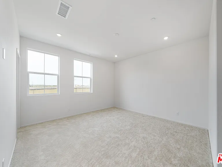16151 Linden Ln #16151 — Photo 3