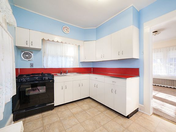 5th image of 38 Richard Ave