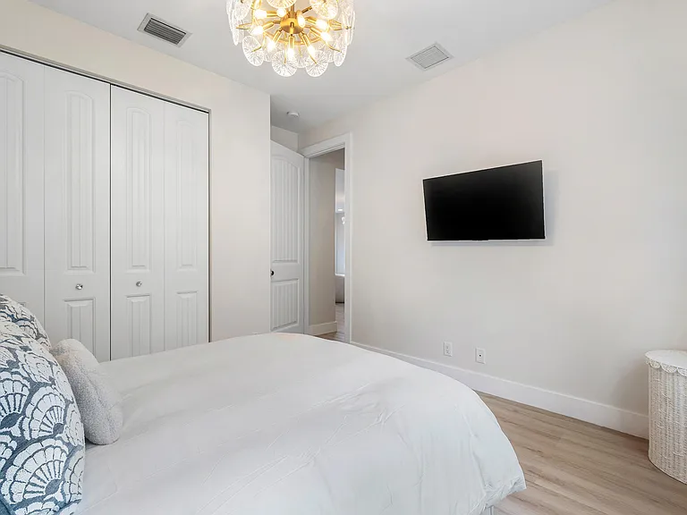 7606 S Olive Ave — Photo 22