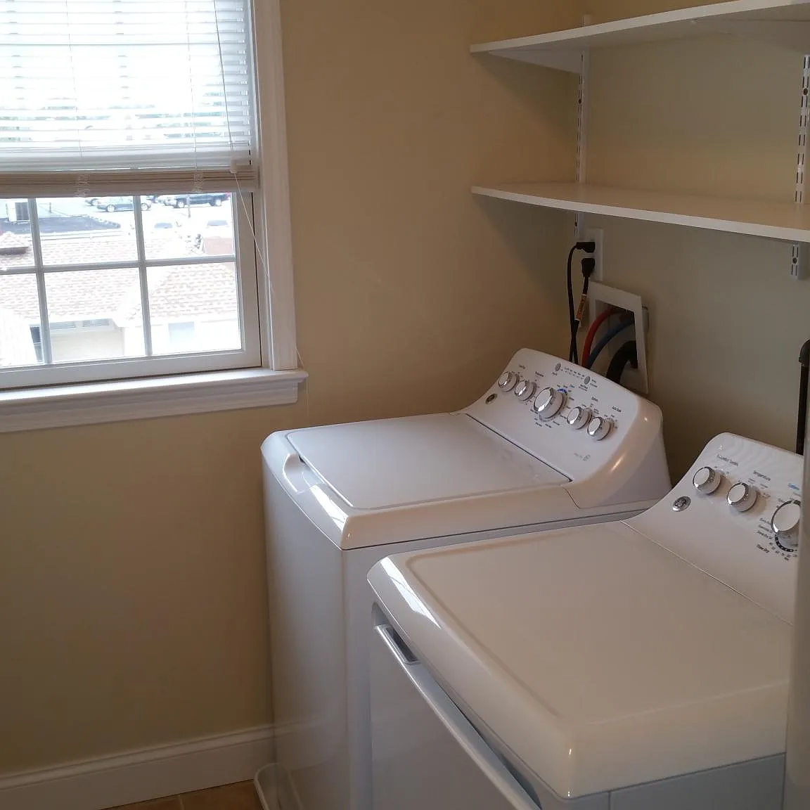 215 Campbell St — Photo 4