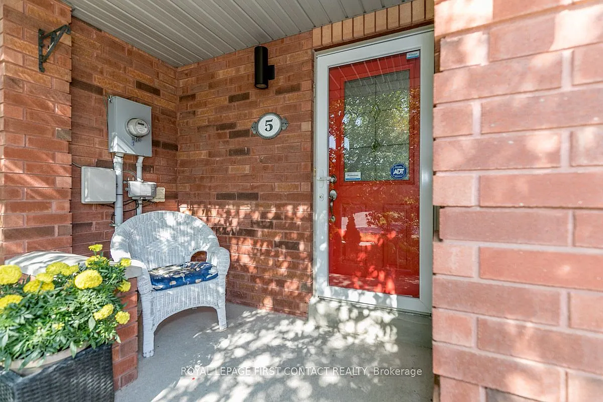 3 bed, $2,400 — Photo 2