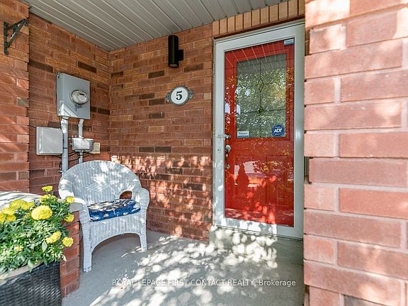 2nd image of 5 Kelly Pl